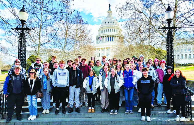 ELHS GOVERNMENT STUDENTS VISIT WASHINGTON D.C.